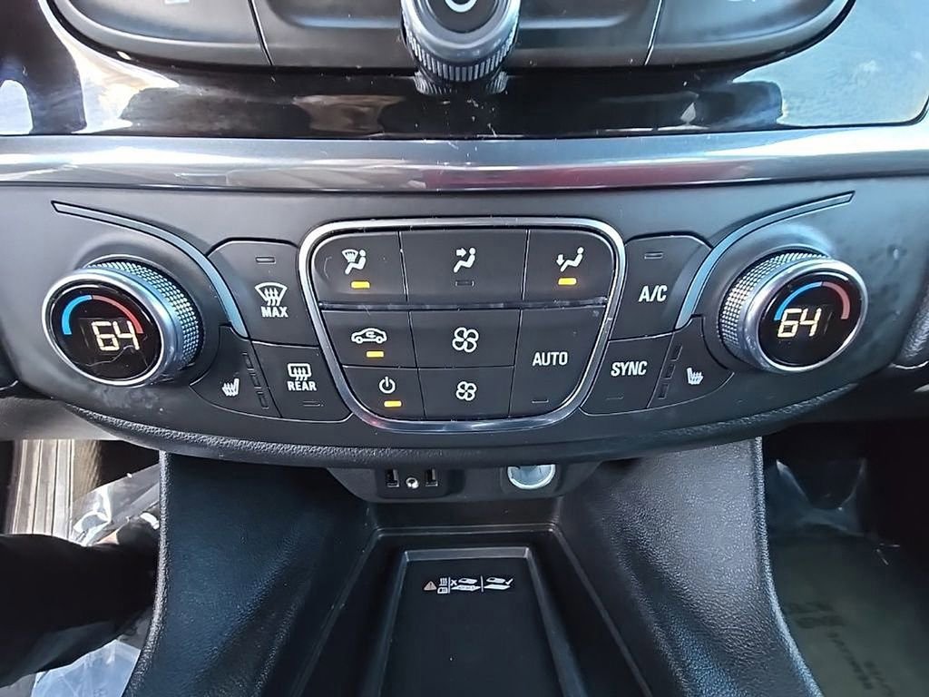 Used 2023 Chevrolet Traverse LT image 20