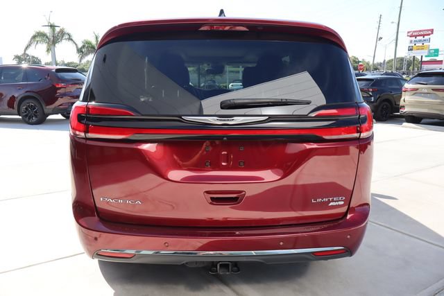 Used 2023 Chrysler Pacifica Limited w/ Trailer Tow Group AWD/4WD image 5