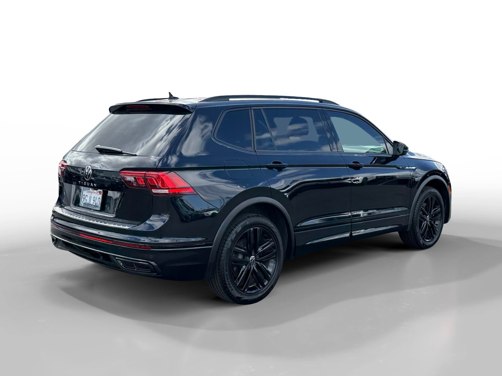 Certified 2022 Volkswagen Tiguan SE R-Line FWD image 5