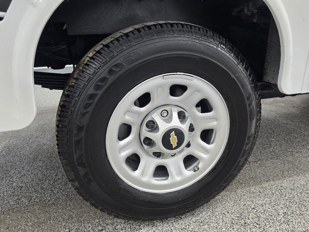 Used 2014 Chevrolet Silverado 3500 W/T image 33