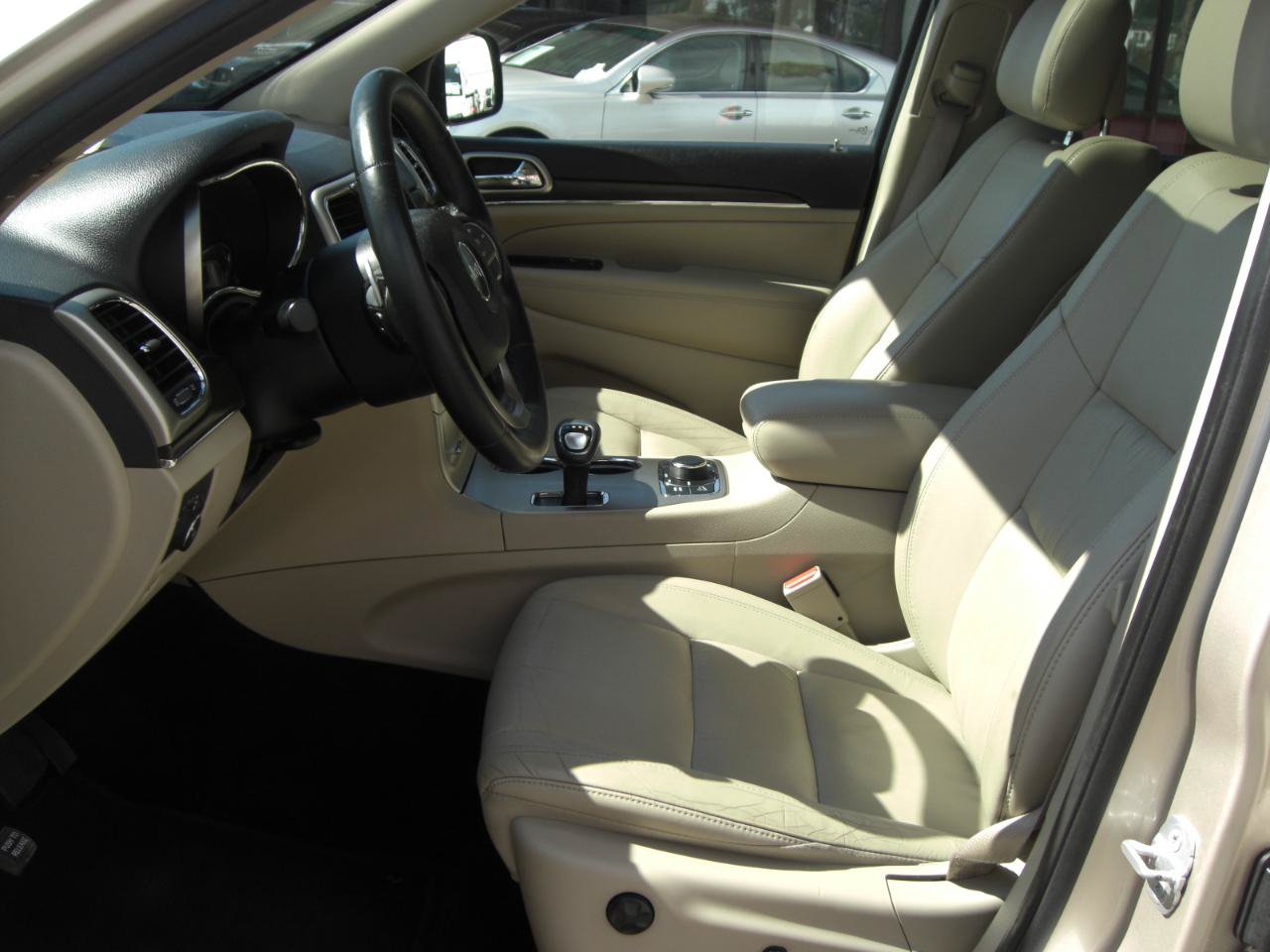 Used 2014 Jeep Grand Cherokee Limited w/ Trailer Tow Group IV AWD/4WD image 24