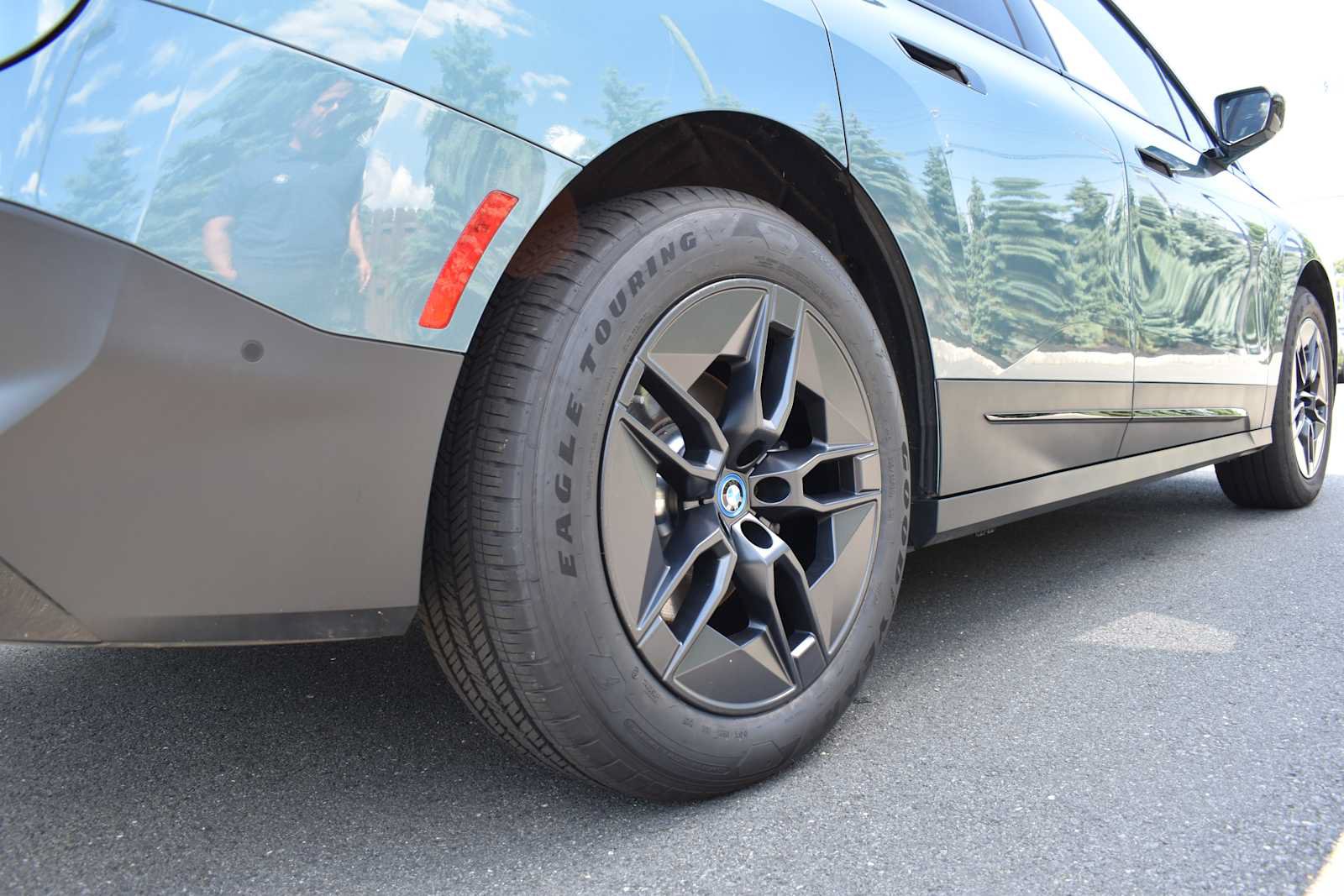 Used 2024 BMW iX xDrive50 AWD/4WD image 18
