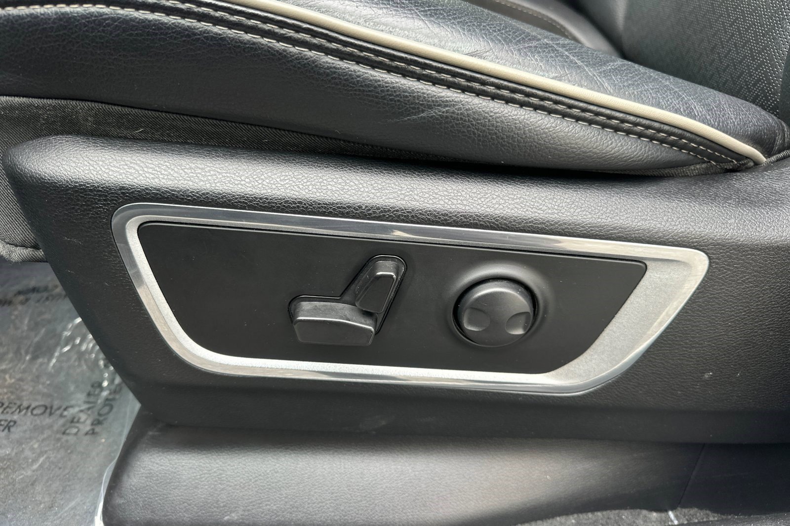 Used 2023 RAM 1500 Laramie AWD/4WD image 14