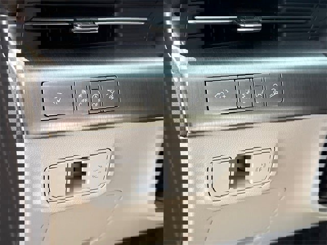 Used 2024 Hyundai Kona SE image 21