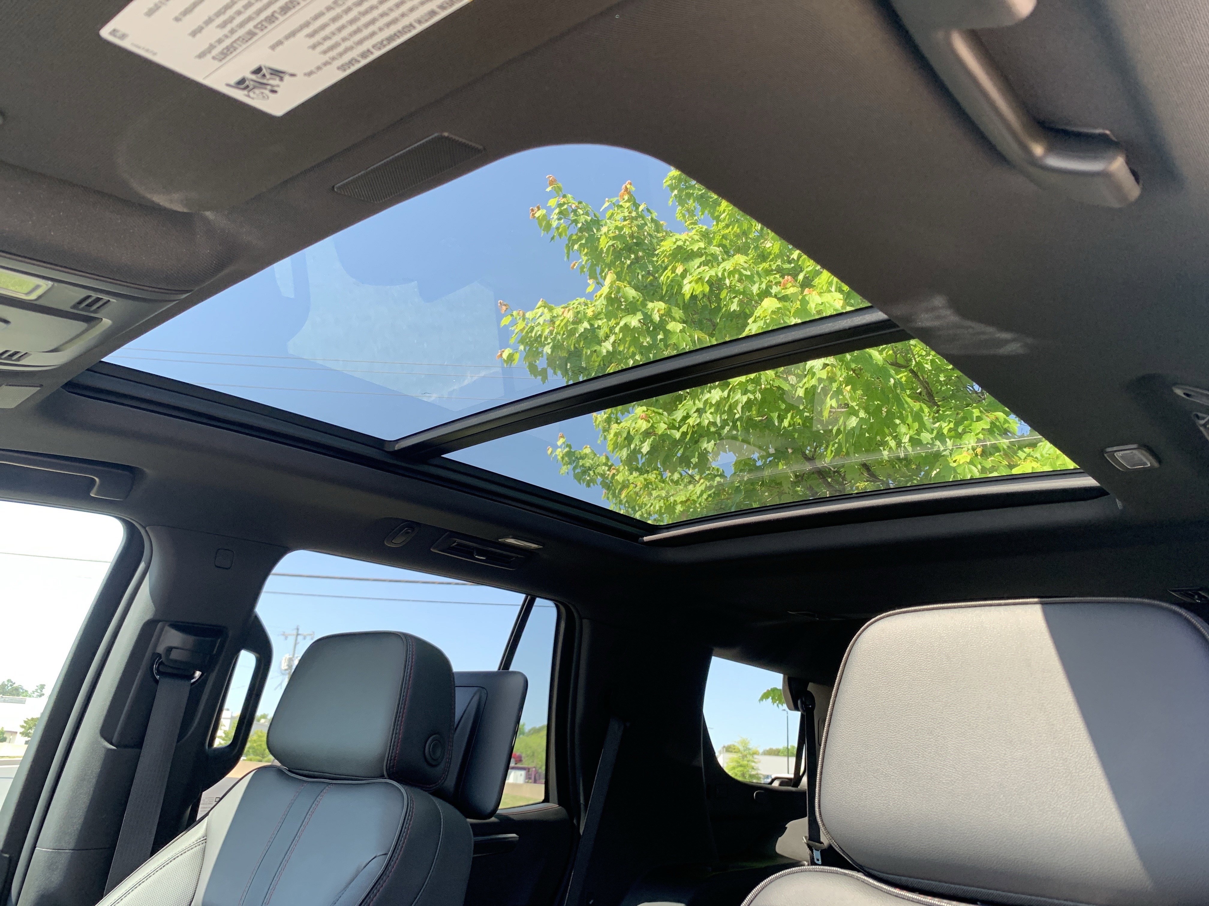 Used 2025 Chevrolet Tahoe RST w/ Advanced Technology Package AWD/4WD image 28