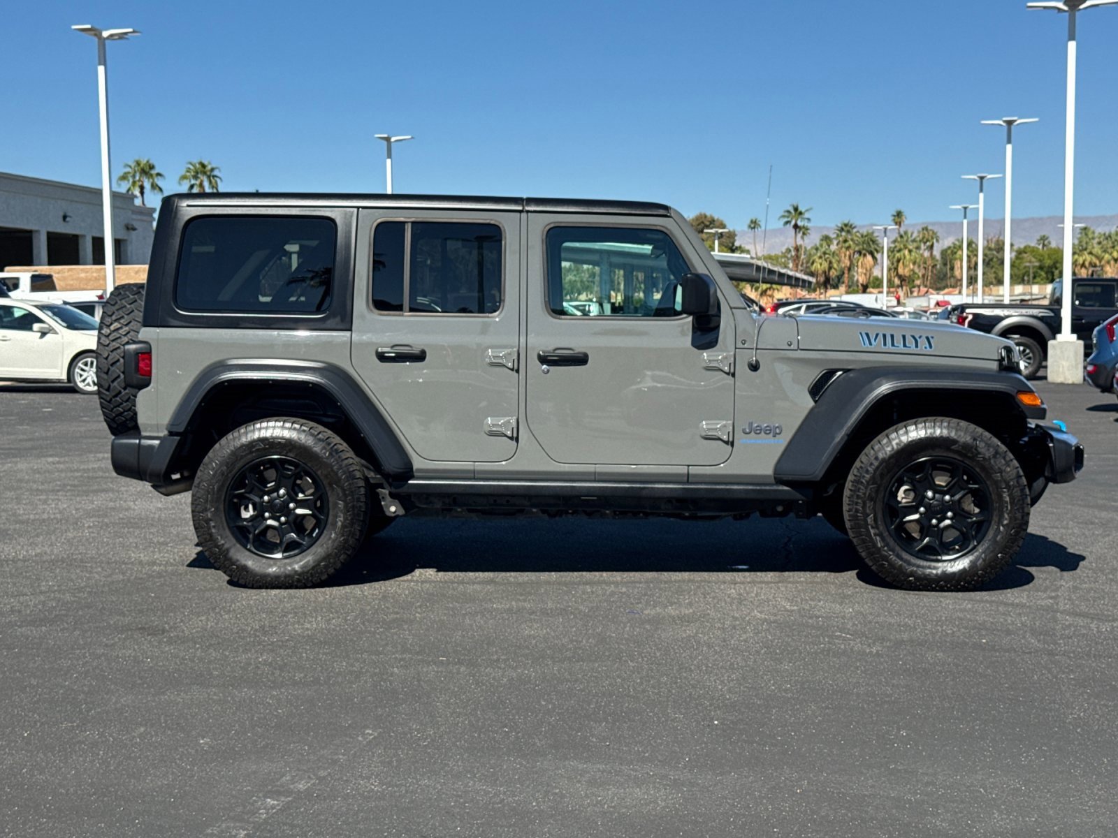 Used 2023 Jeep Wrangler Unlimited image 2