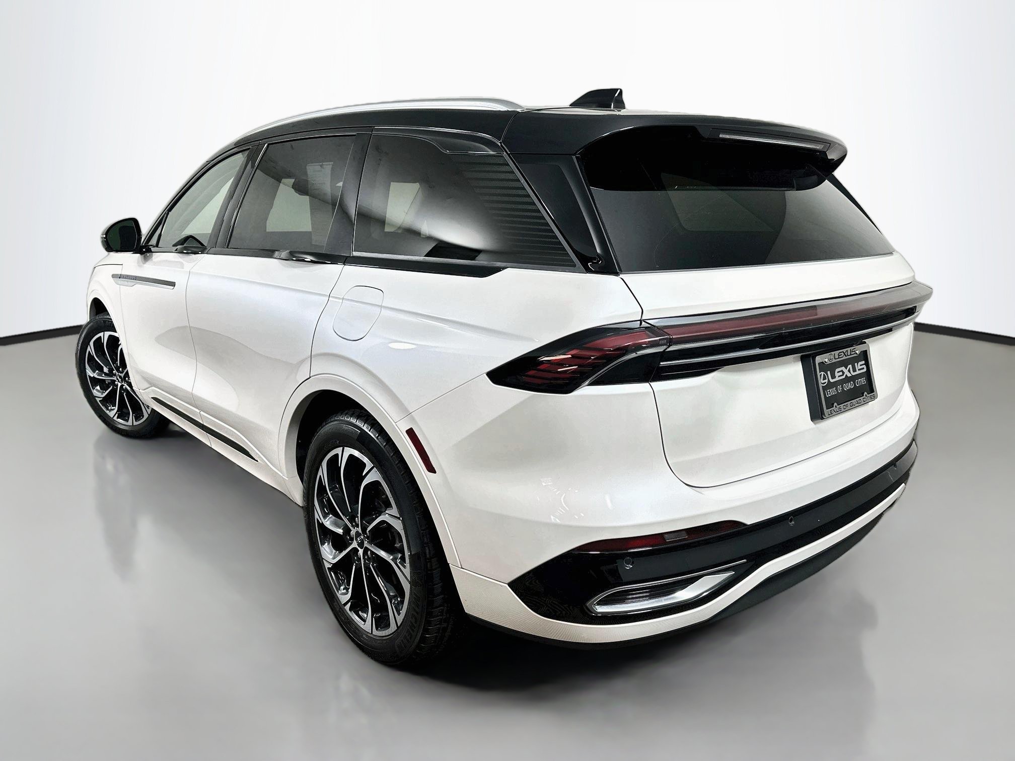 Used 2025 Lincoln Nautilus Reserve AWD/4WD image 5