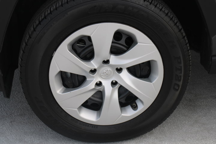 Certified 2025 Toyota RAV4 LE AWD/4WD image 9