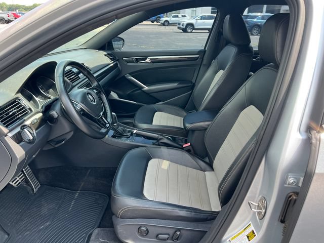Used 2018 Volkswagen Passat 3.6 FWD image 3