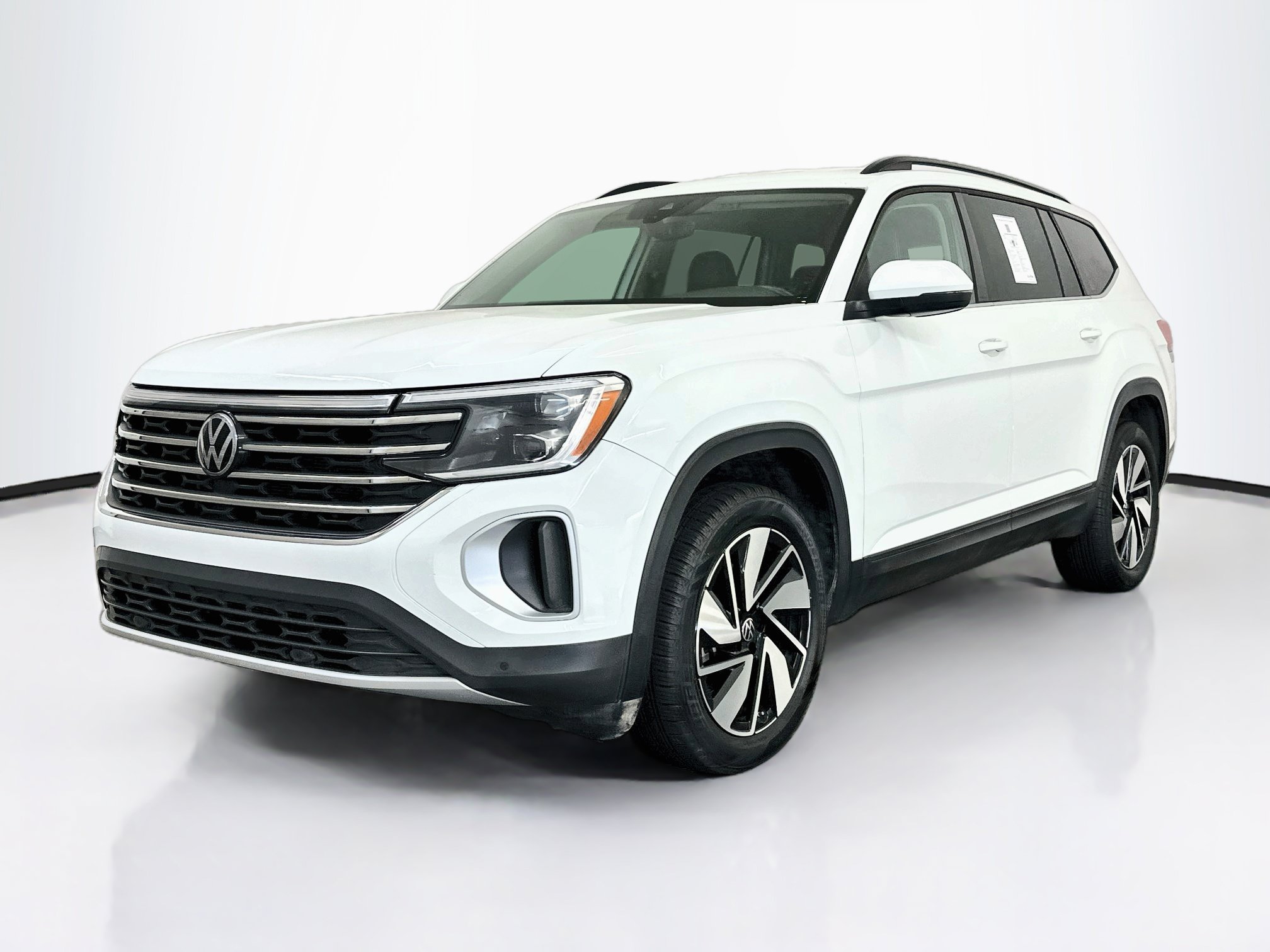 Used 2025 Volkswagen Atlas SE AWD/4WD image 3