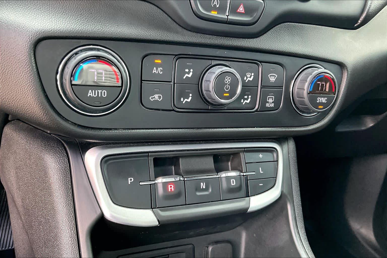 Used 2022 GMC Terrain SLE w/ Driver Convenience Package FWD image 32
