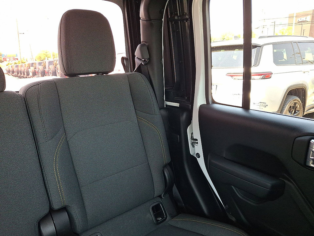 Used 2025 Jeep Gladiator Sport AWD/4WD image 14