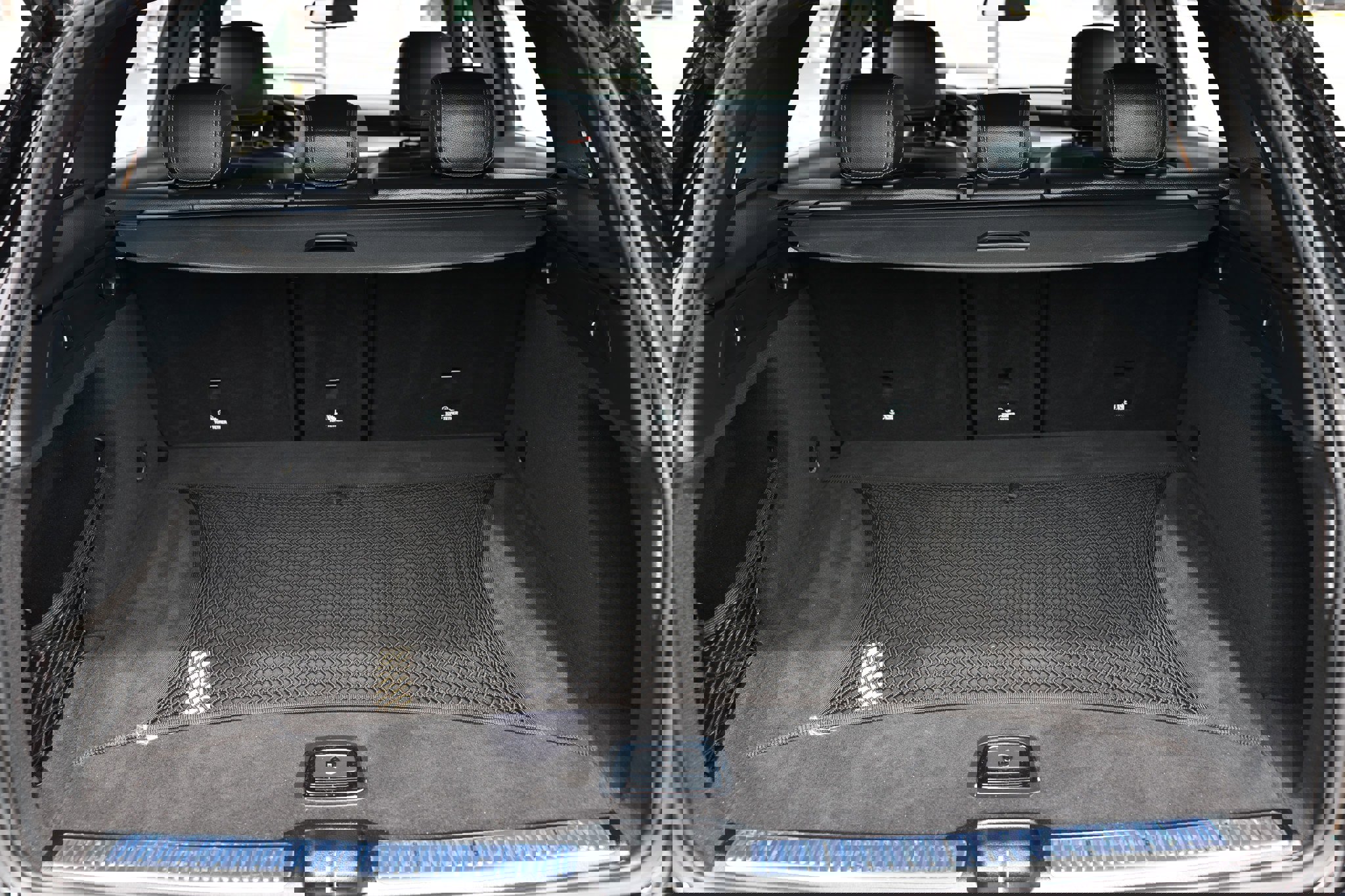 Used 2019 Mercedes-Benz GLC 300 w/ Premium Package image 28