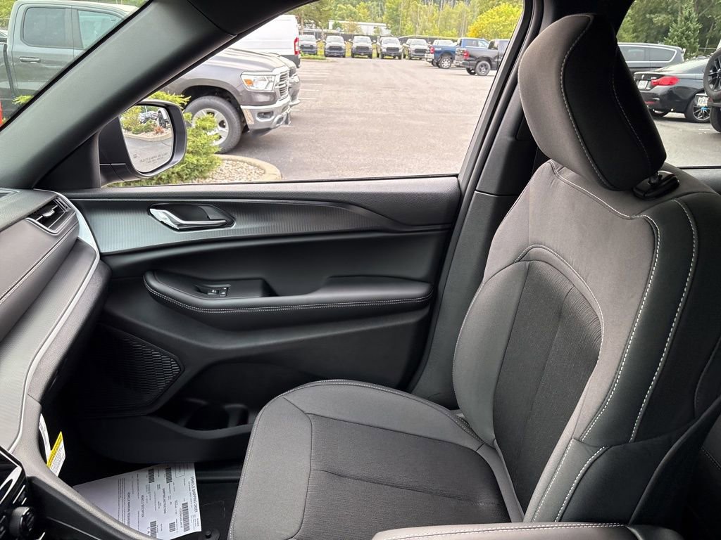 New 2025 Jeep Grand Cherokee Laredo X w/ Luxury Tech Group I image 27