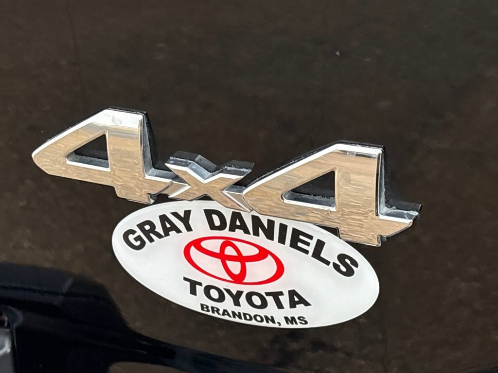 Used 2017 Toyota Tacoma SR image 25