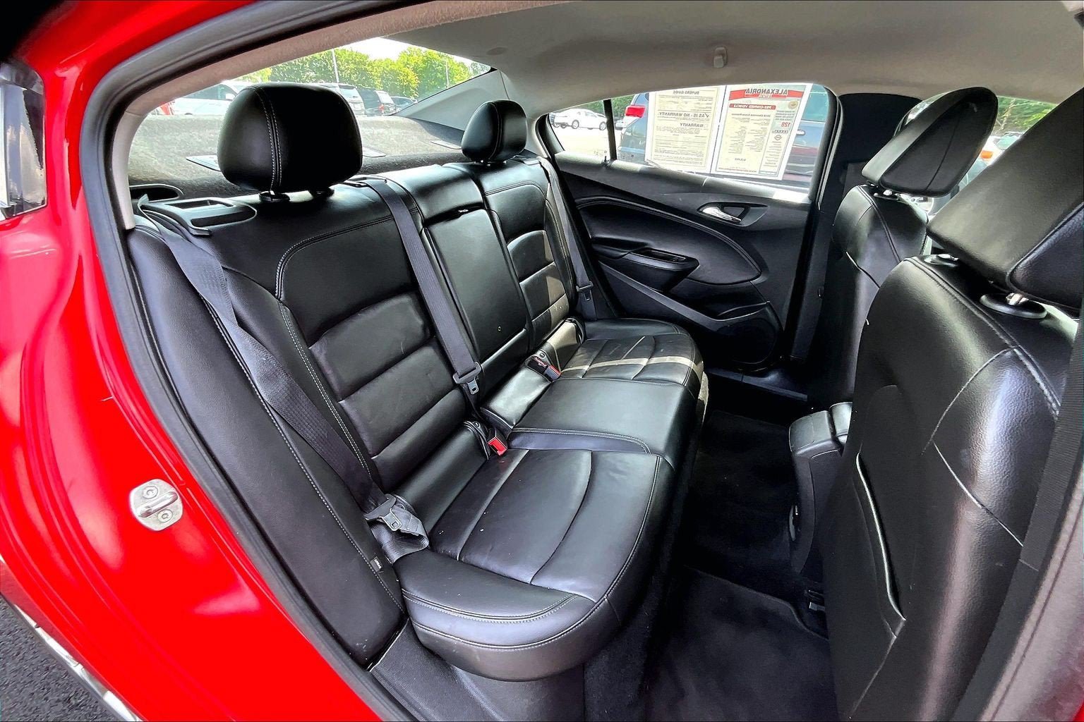 Used 2018 Chevrolet Cruze Premier FWD image 25