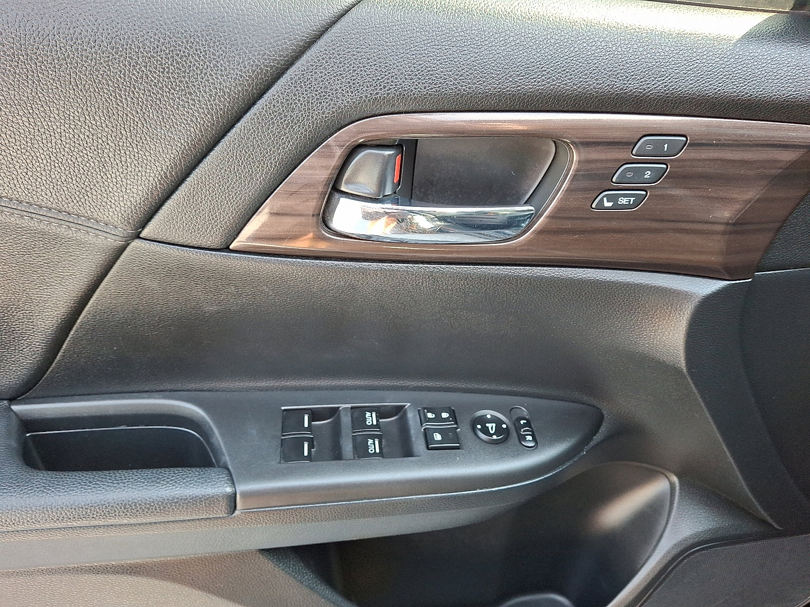 Used 2017 Honda Accord Touring image 9