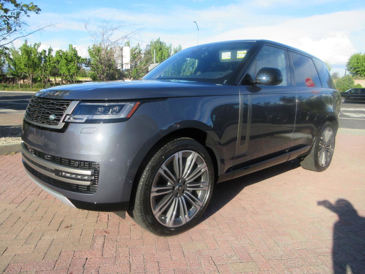 Used 2025 Land Rover Range Rover SE AWD/4WD image 1