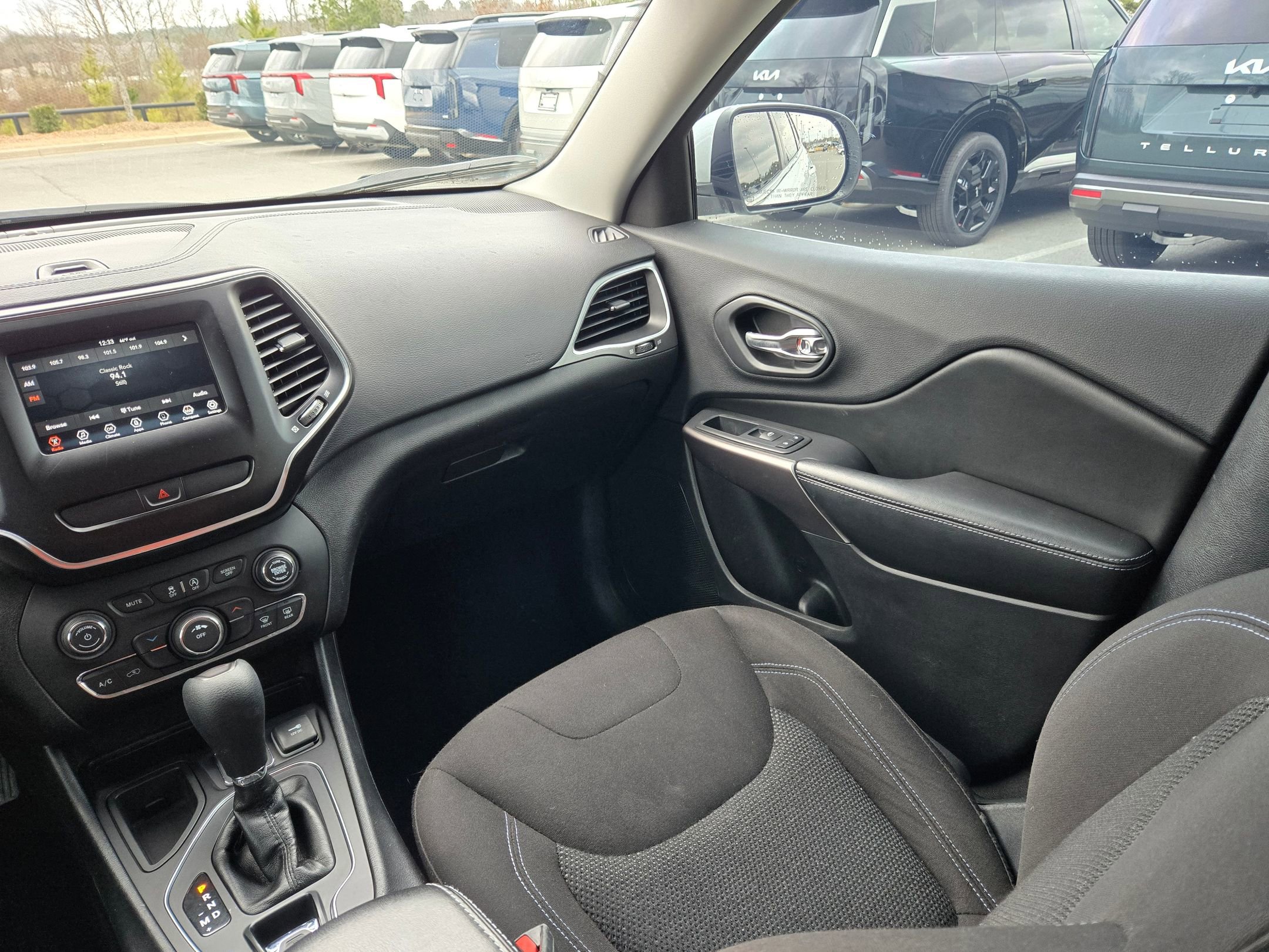 Used 2019 Jeep Cherokee Latitude w/ Popular Appearance Group image 11