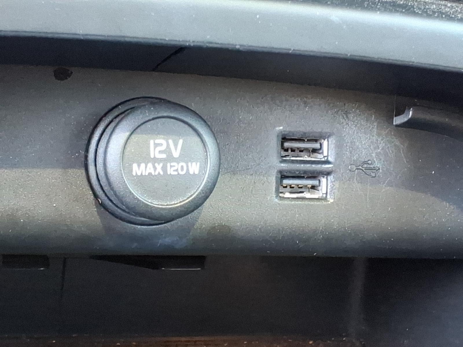 Used 2019 Volvo XC40 T4 Inscription FWD image 15