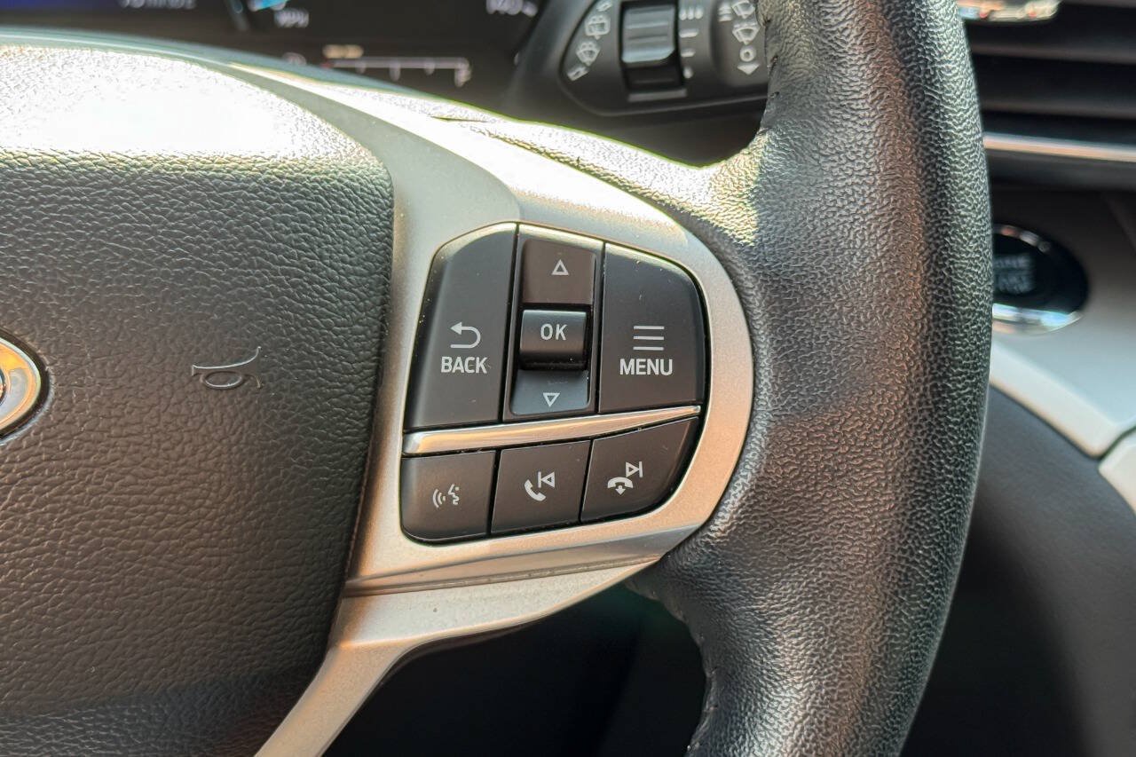 Used 2023 Ford Explorer XLT w/ Equipment Group 202A AWD/4WD image 28