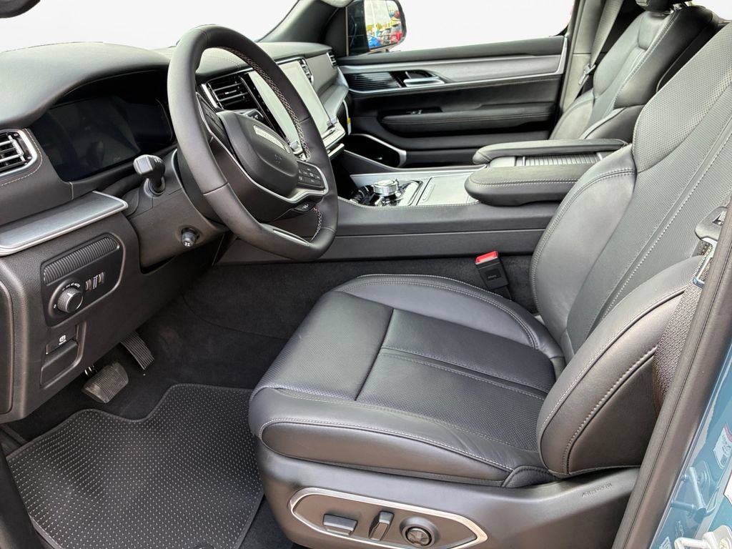 New 2026 Jeep Grand Wagoneer Limited AWD/4WD image 19