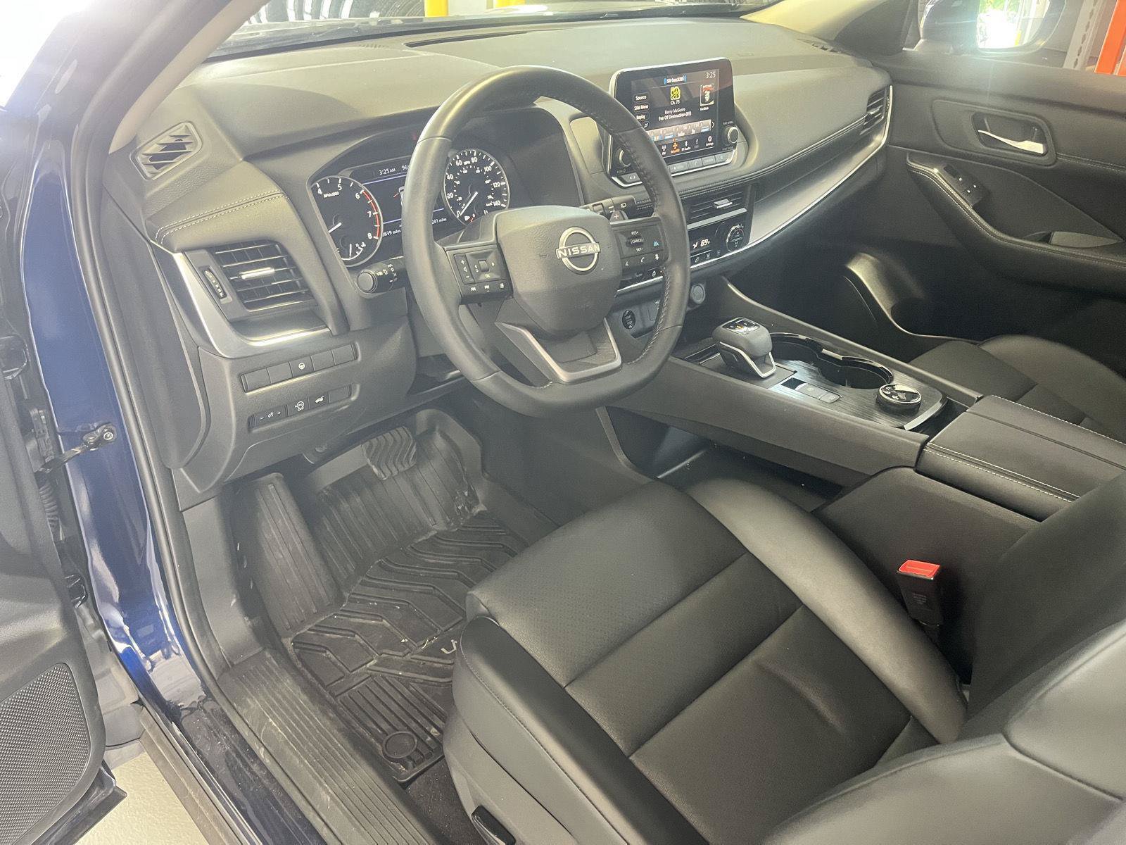 Used 2025 Nissan Rogue SV w/ SV Premium Package AWD/4WD image 11
