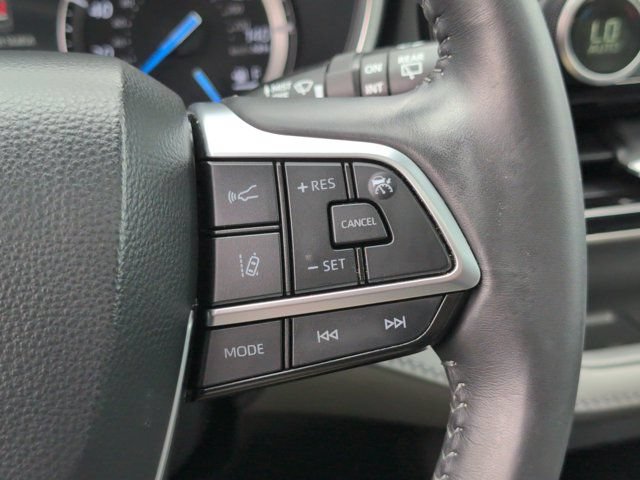Used 2020 Toyota Highlander XLE AWD/4WD image 20