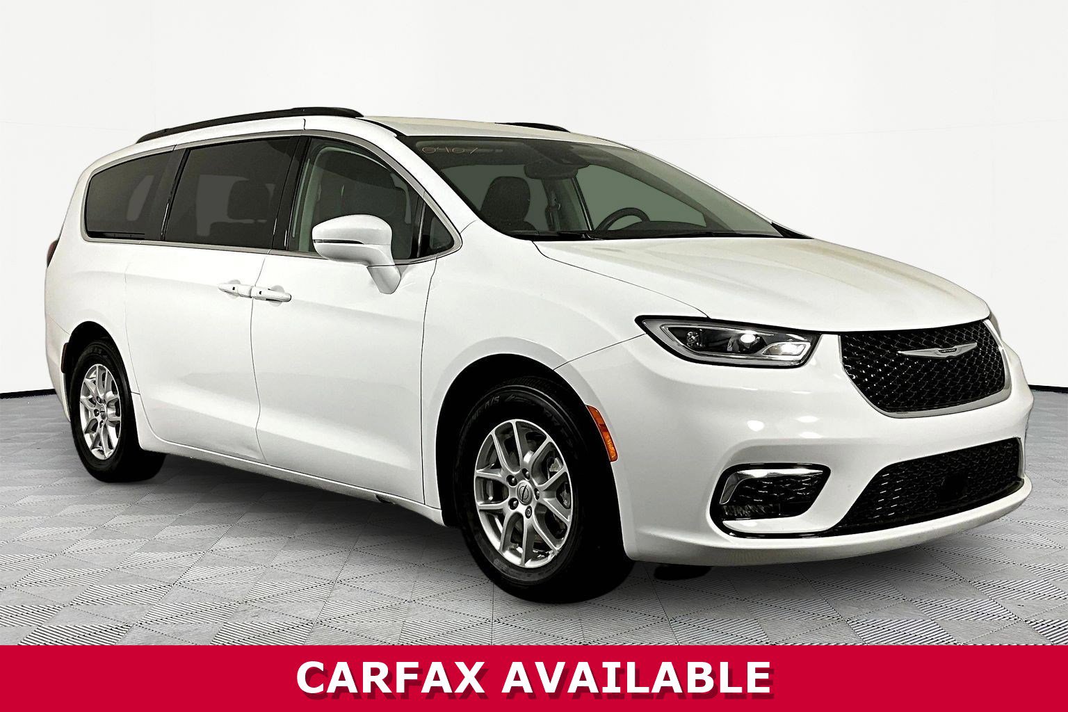 Used 2022 Chrysler Pacifica Touring-L FWD image 3