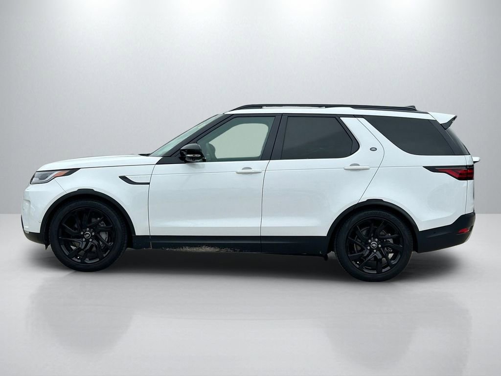 Used 2025 Land Rover Discovery S image 8