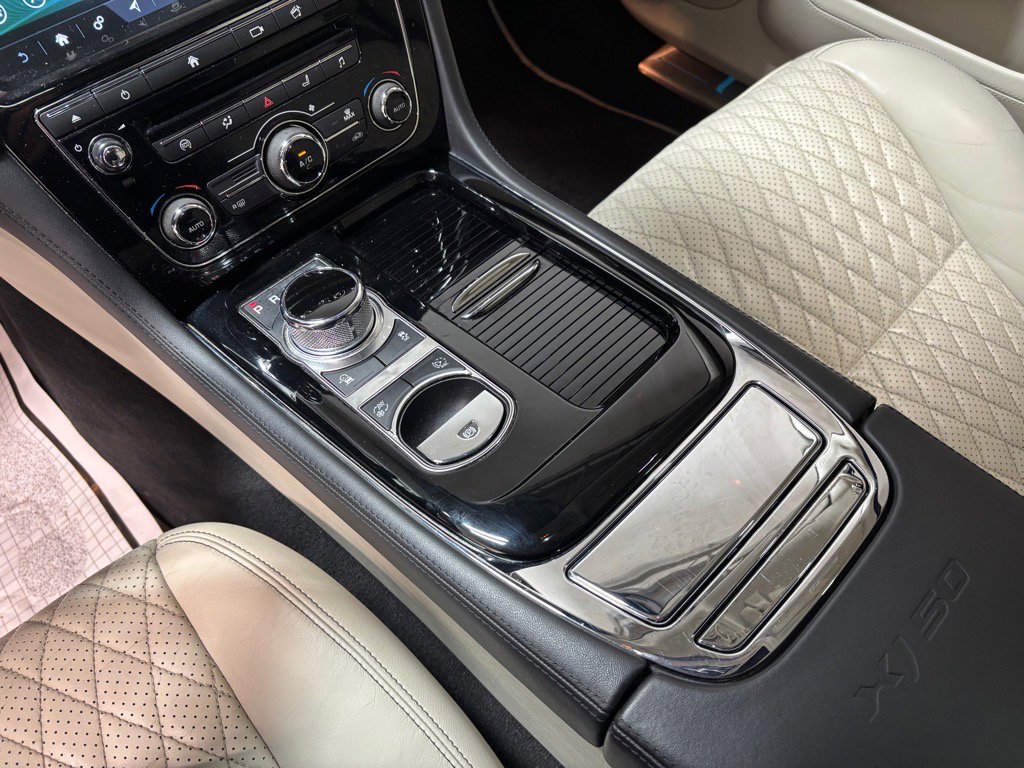 Used 2019 Jaguar XJ L Supercharged image 14