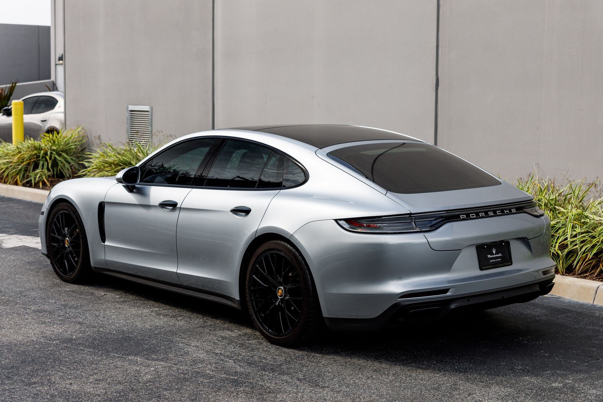 Used 2021 Porsche Panamera image 3