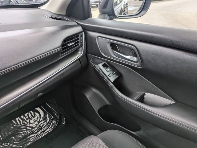 Used 2025 Nissan Rogue SV image 19