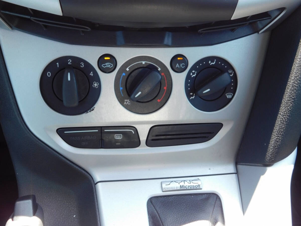 Used 2014 Ford Focus SE w/ Equipment Group 201A FWD image 12