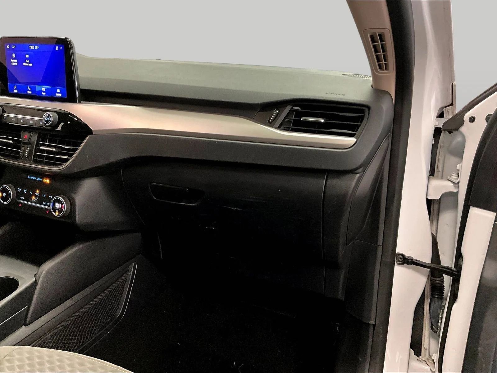 Used 2020 Ford Escape SE image 16