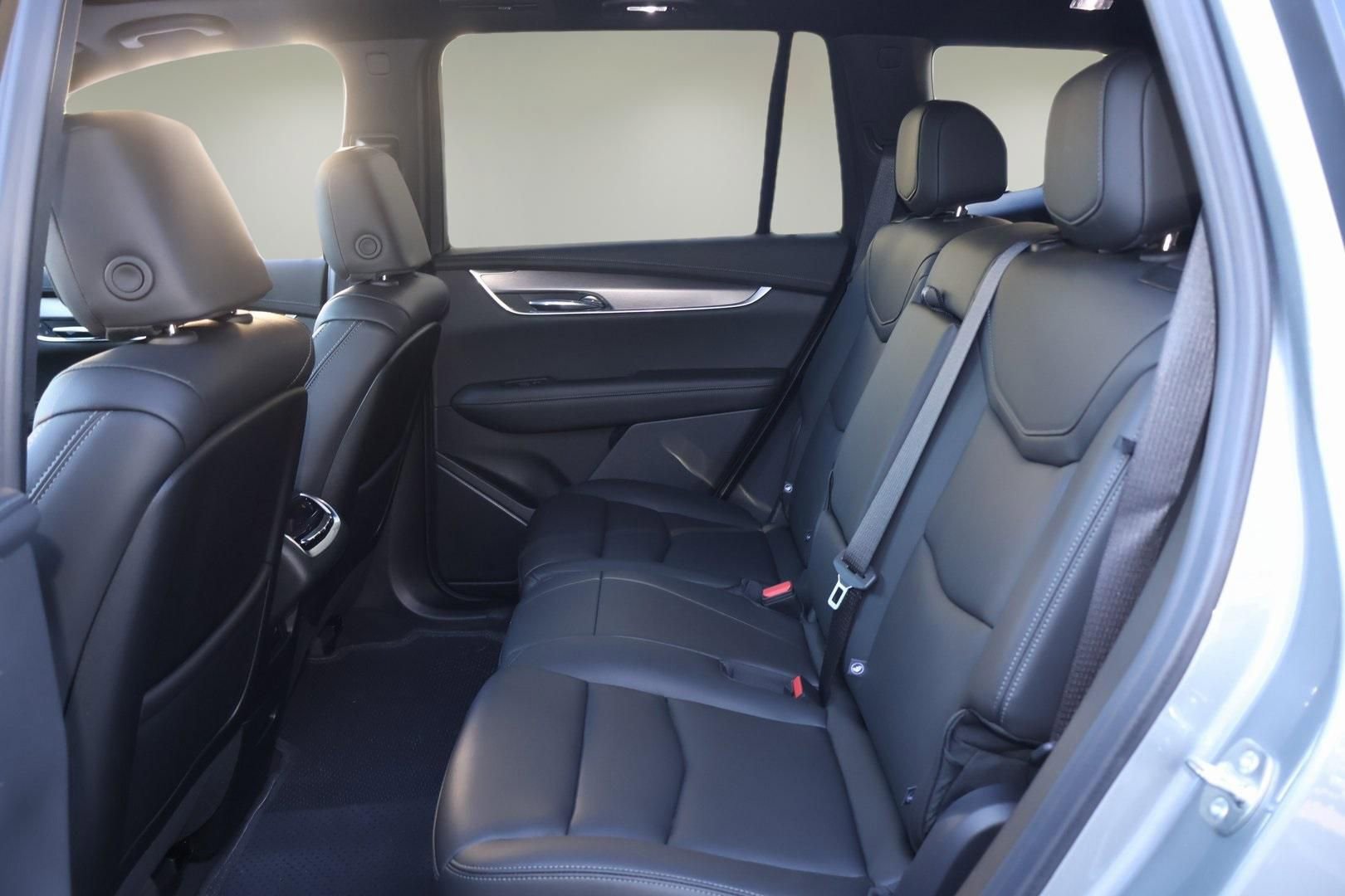 New 2025 Cadillac XT6 Luxury FWD image 13