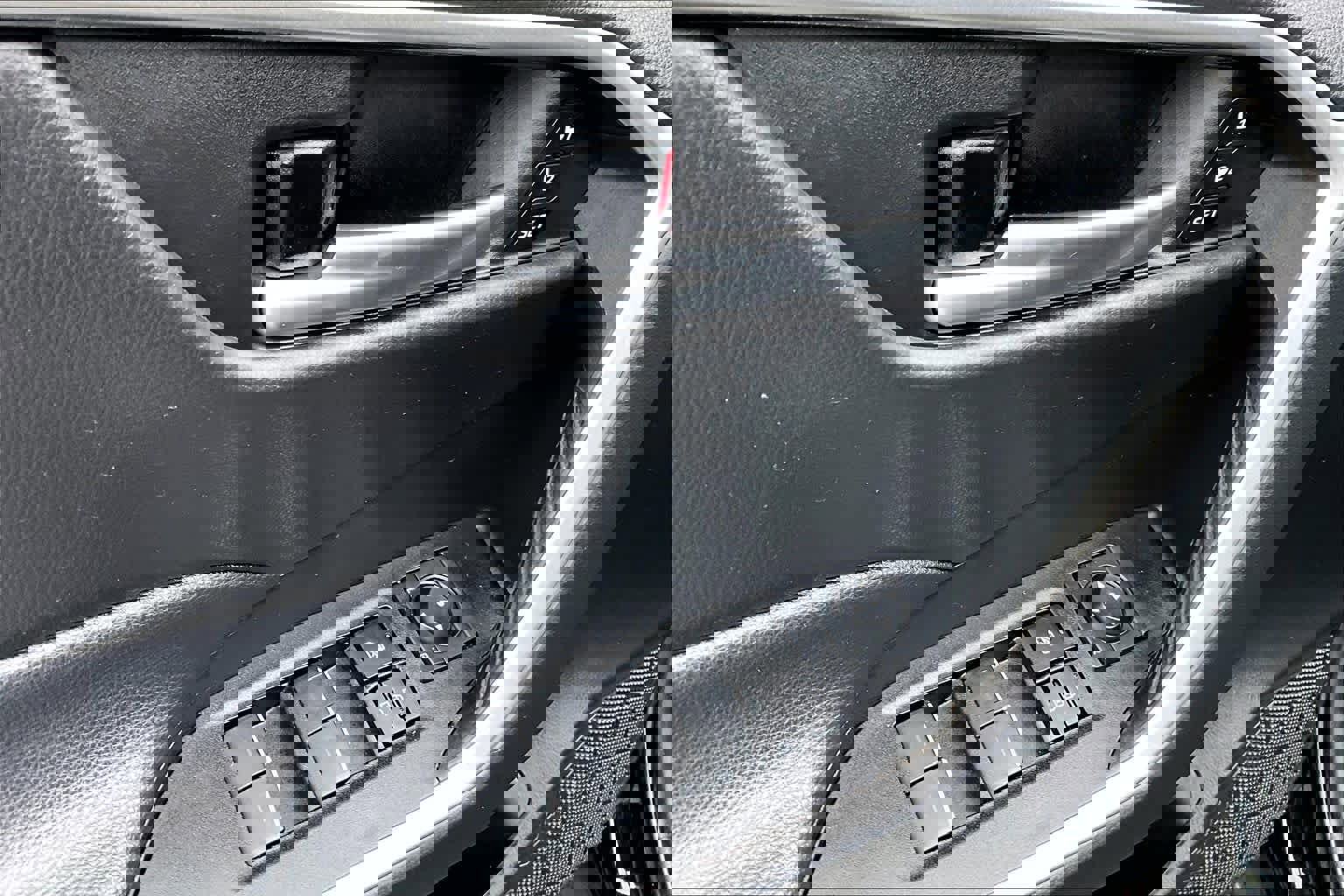 Used 2023 Toyota RAV4 XLE Premium image 32