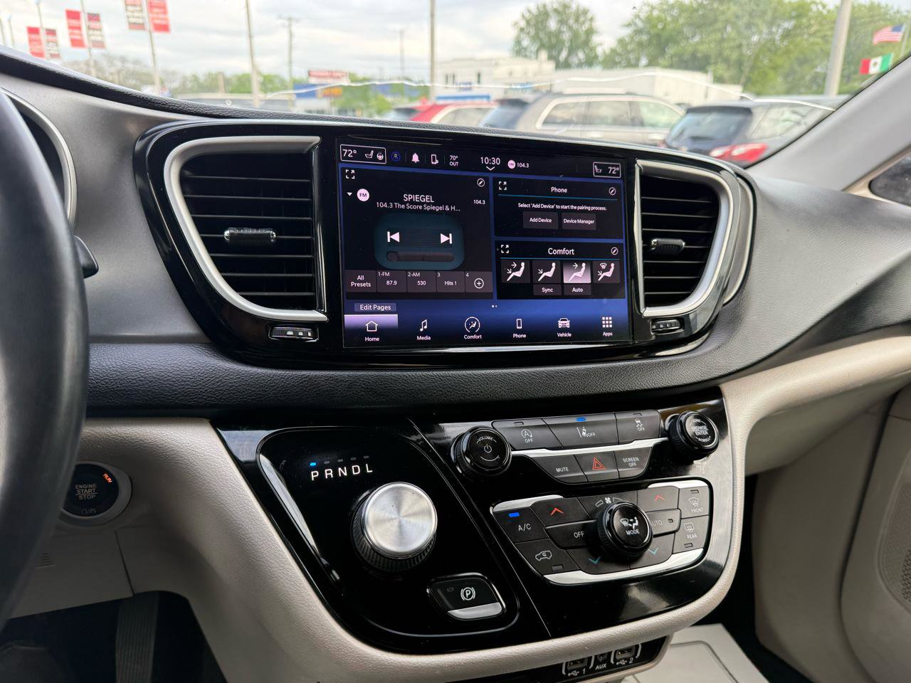 Used 2022 Chrysler Pacifica Touring-L FWD image 18