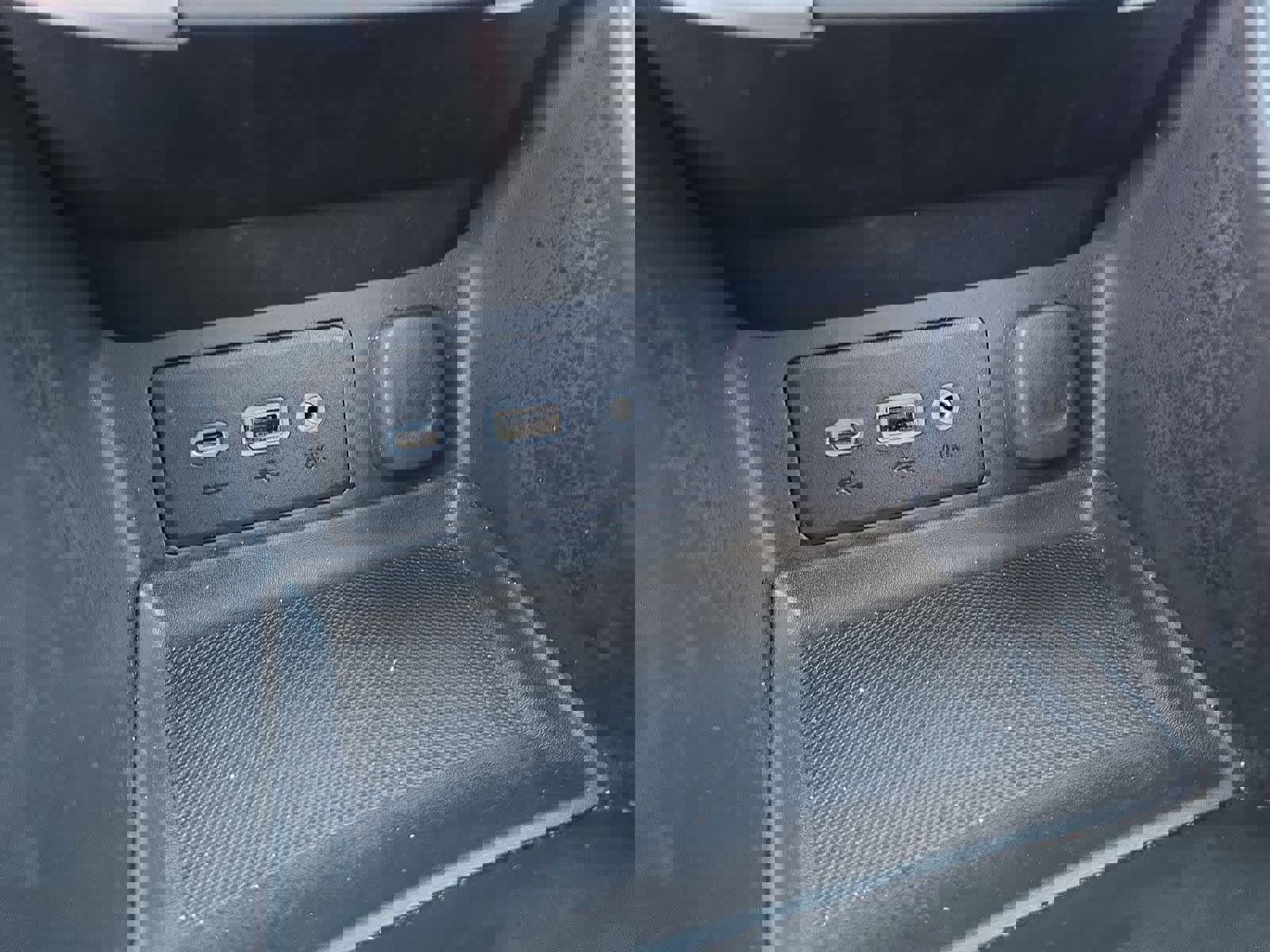 Used 2024 GMC Terrain SLE image 28