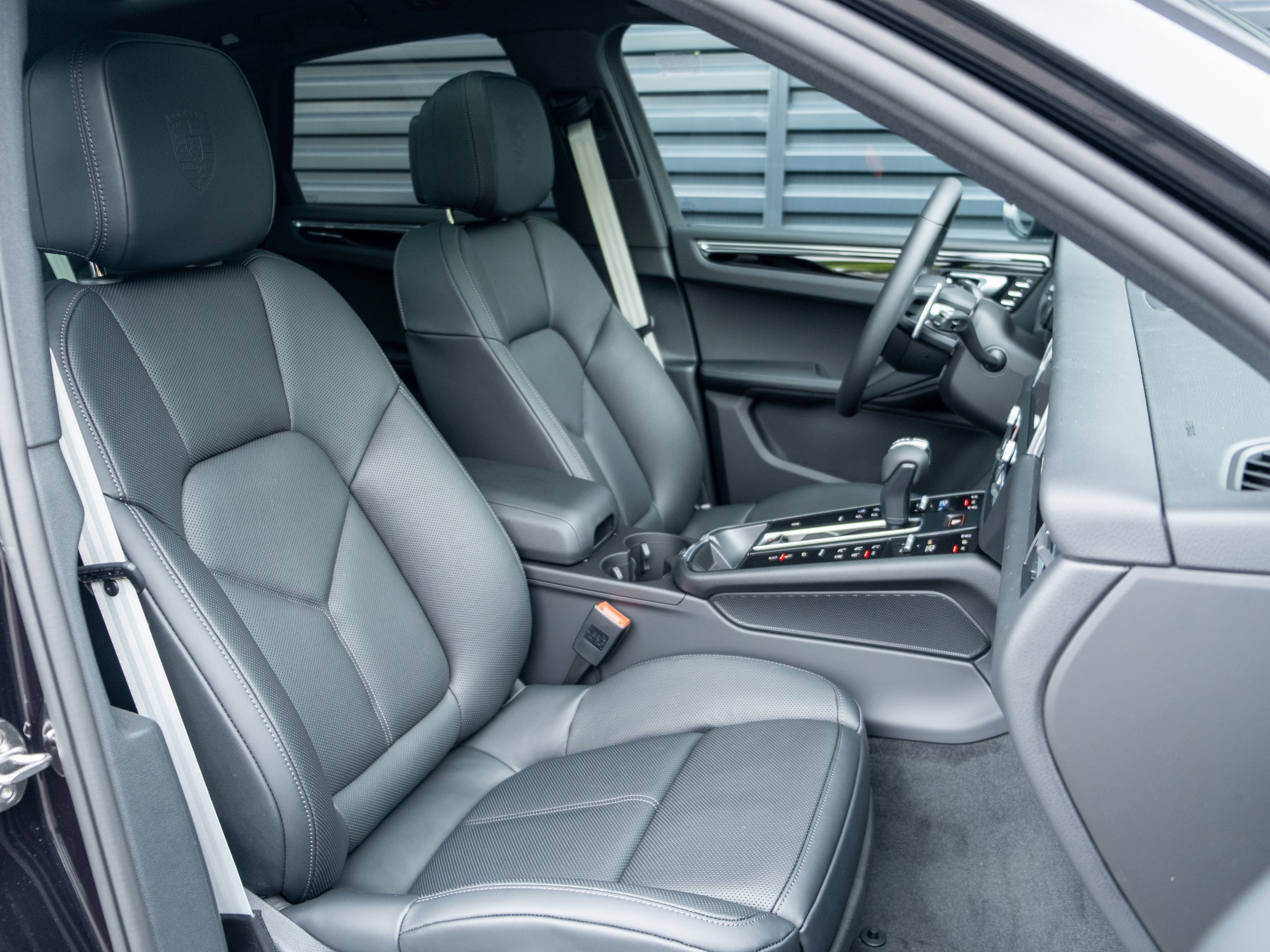 Certified 2025 Porsche Macan image 35