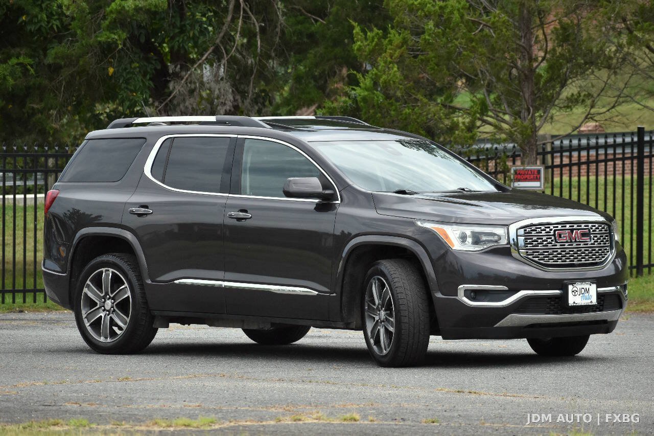 Used 2018 GMC Acadia Denali w/ Technology Package AWD/4WD image 4
