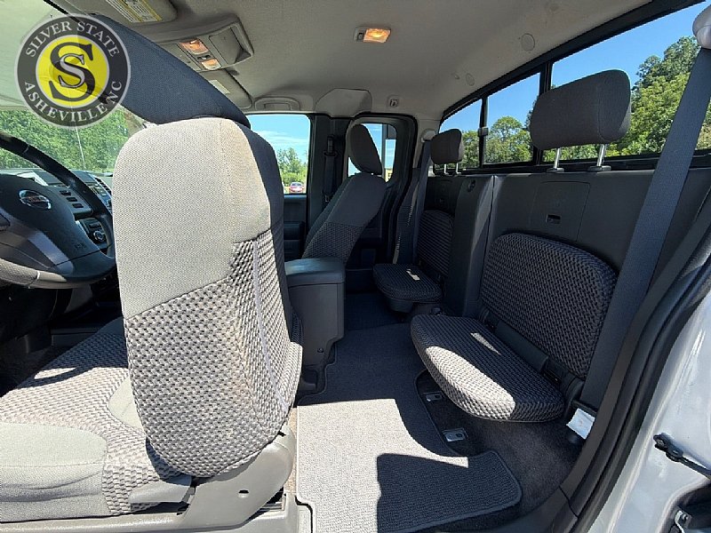 Used 2015 Nissan Frontier SV AWD/4WD image 14