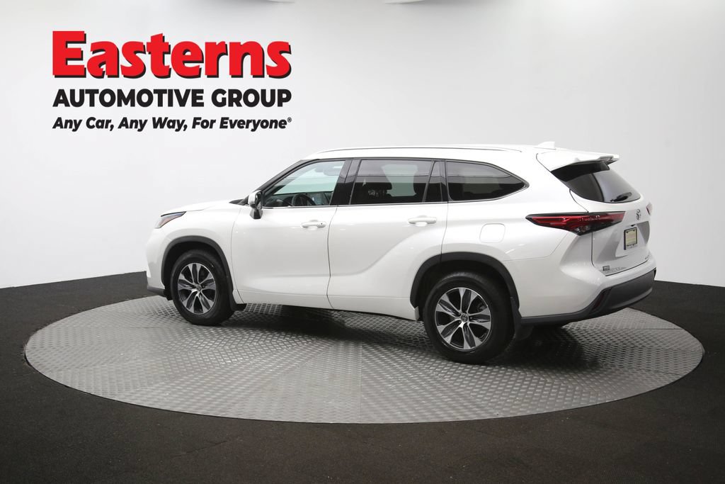 Used 2021 Toyota Highlander XLE AWD/4WD image 64