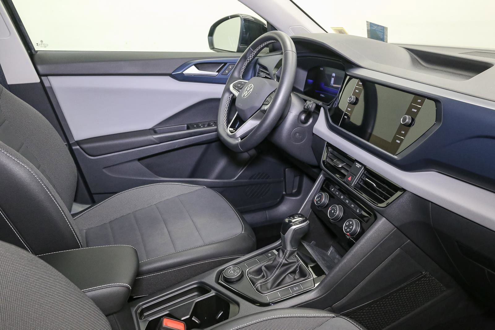 Certified 2023 Volkswagen Taos SE w/ Panoramic Sunroof Package AWD/4WD image 23