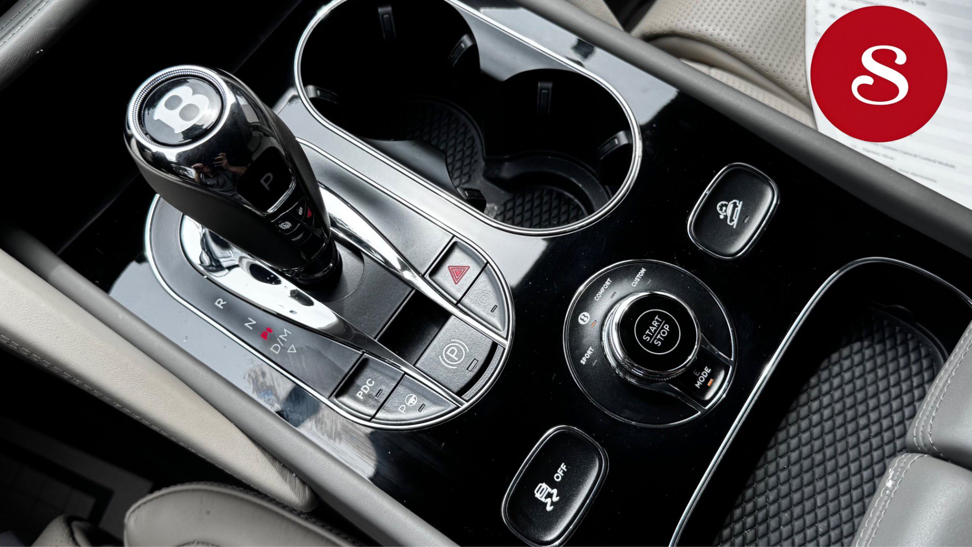 Used 2023 Bentley Bentayga Plug-In Hybrid AWD/4WD image 15