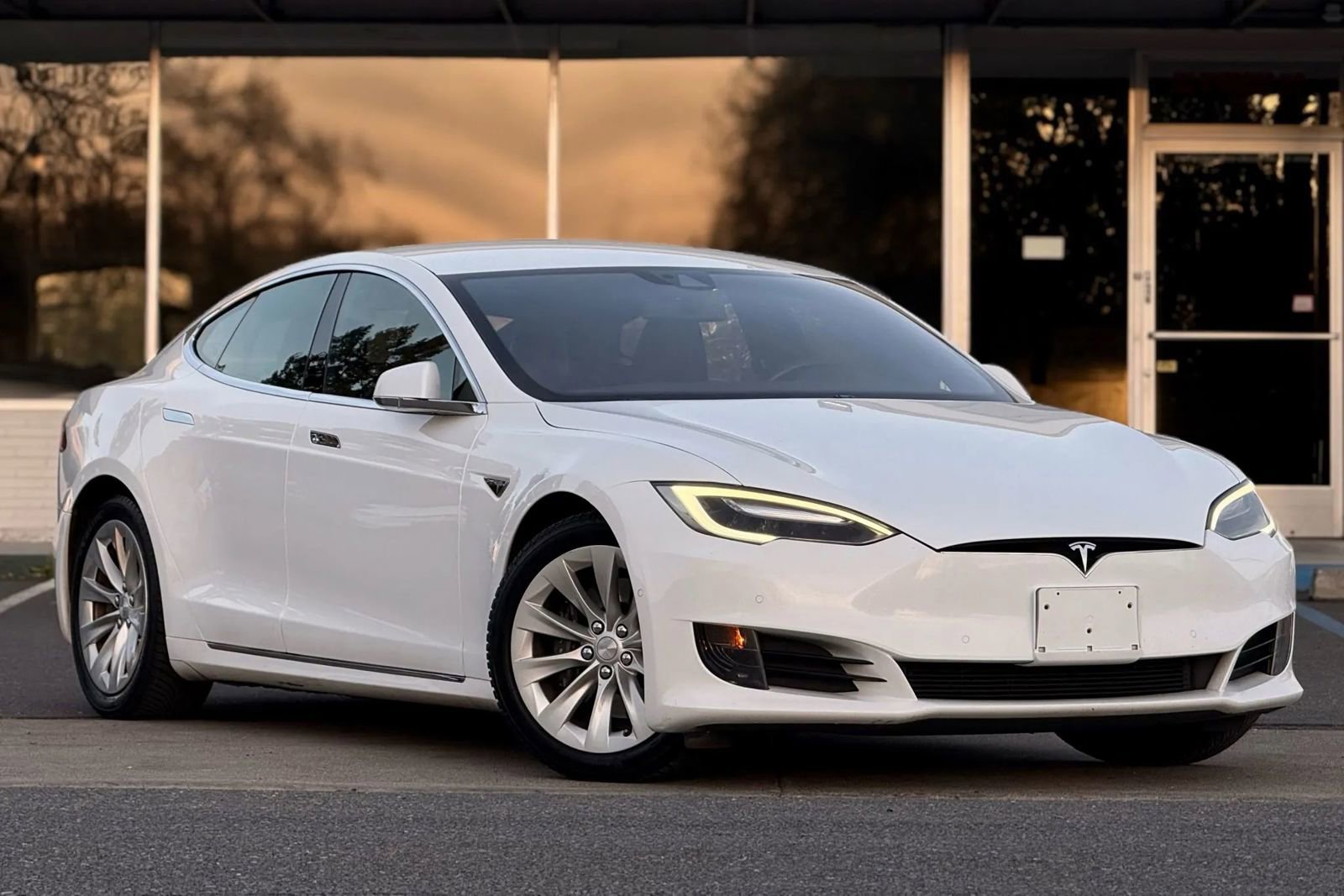 Used 2016 Tesla Model S 75D image 2