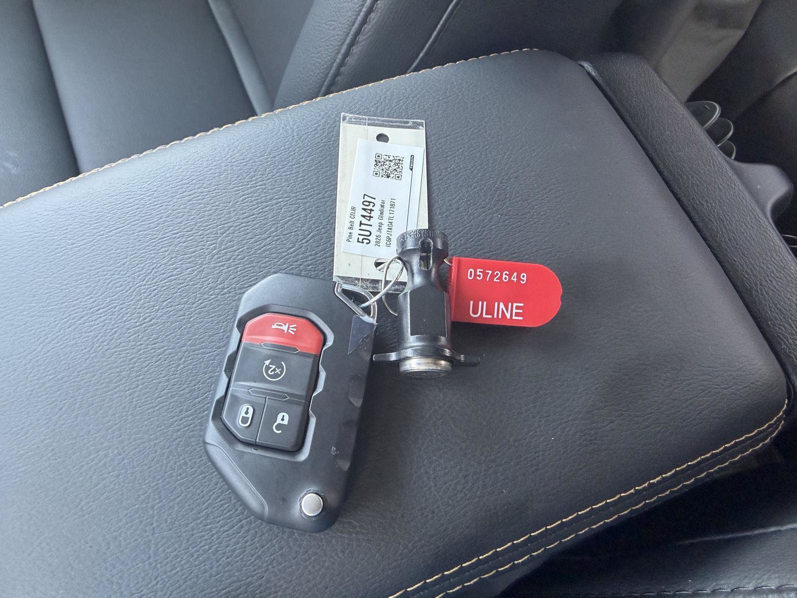 Used 2026 Jeep Gladiator Sport AWD/4WD image 13