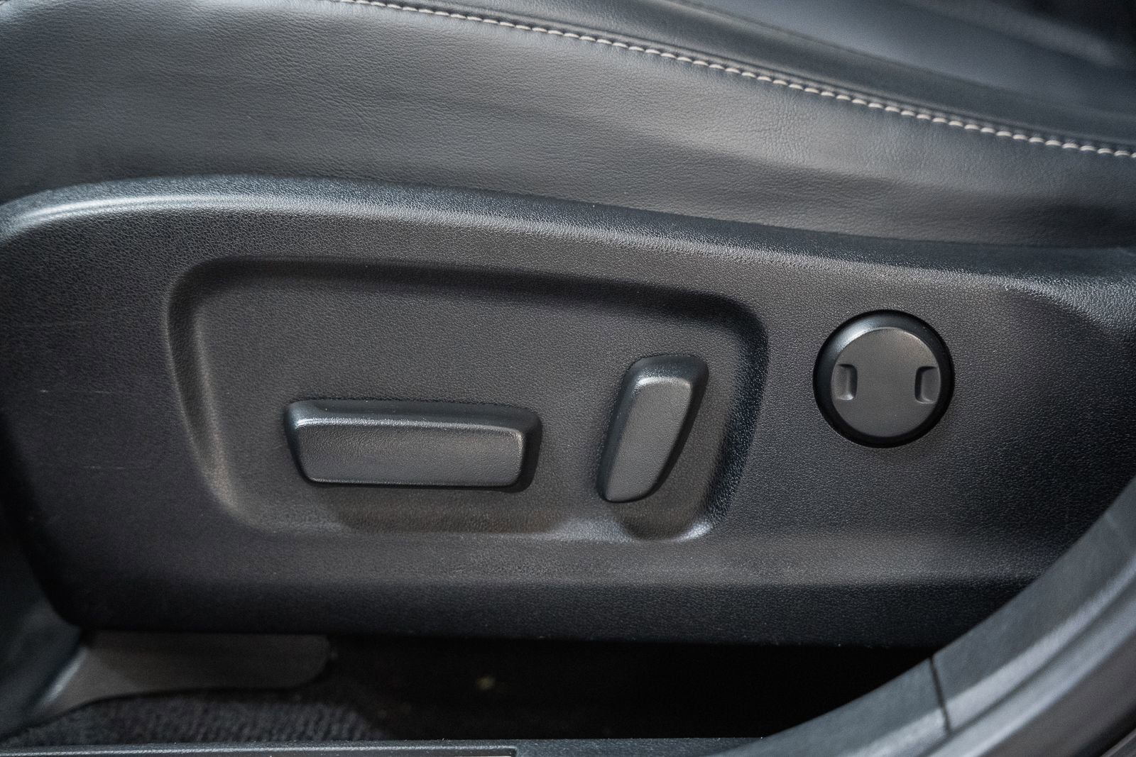 Used 2021 Lexus RX 350L Premium w/ Premium Package image 46