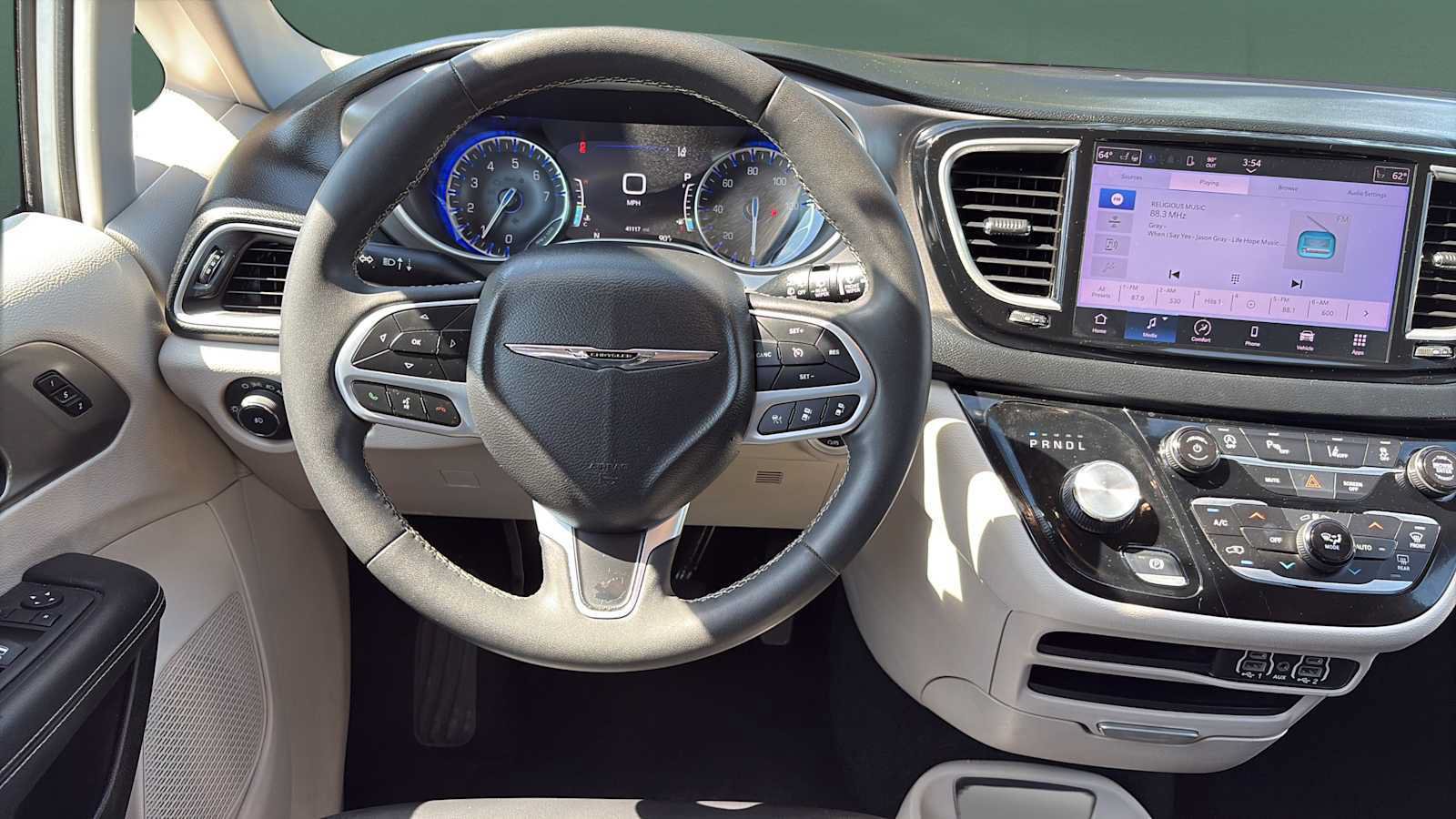 Used 2023 Chrysler Pacifica Touring-L FWD image 20