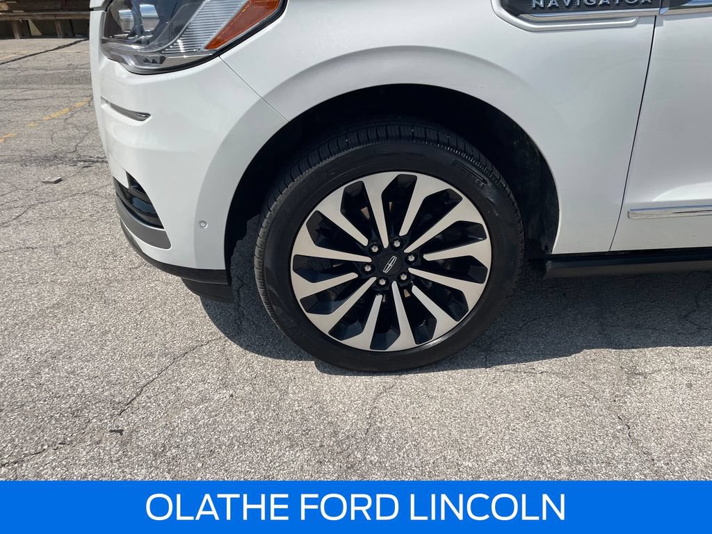 Certified 2024 Lincoln Navigator L Reserve AWD/4WD image 30